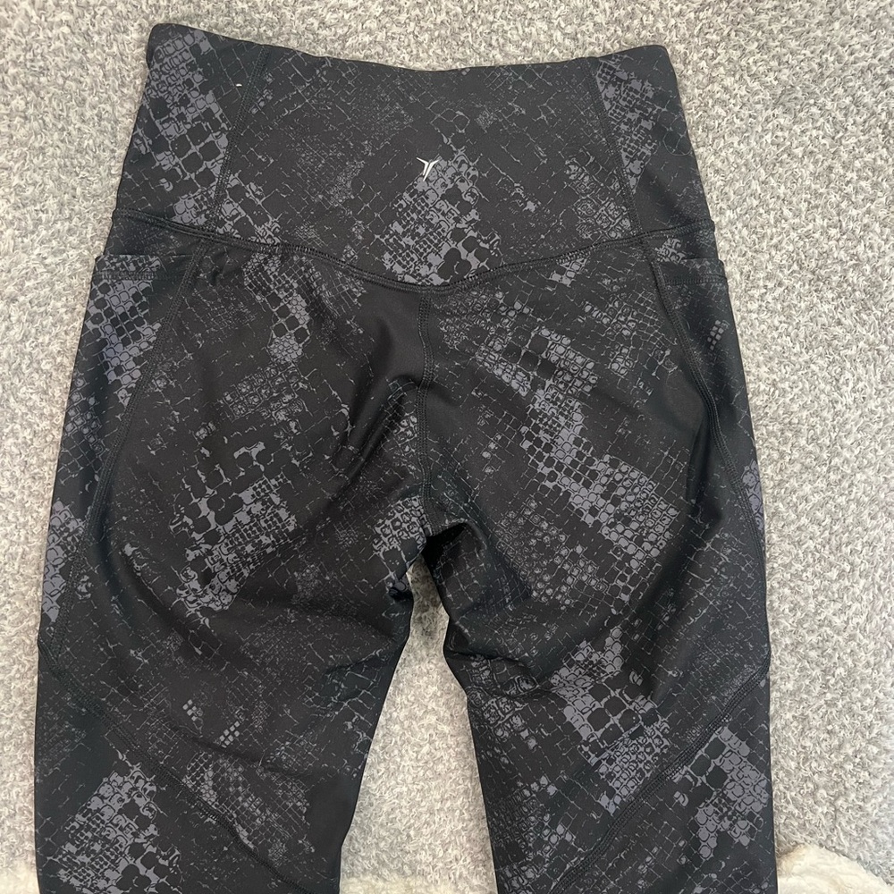 Old navy workout legging medium - Picture 3 of 4